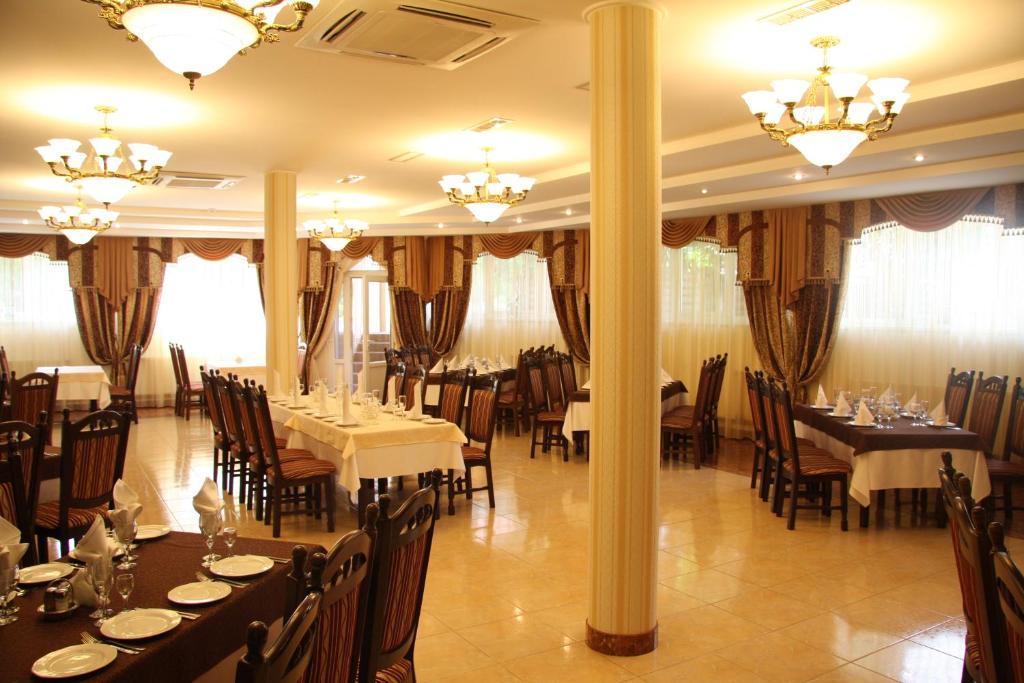 Europe Hotel Uzhhorod Exterior photo