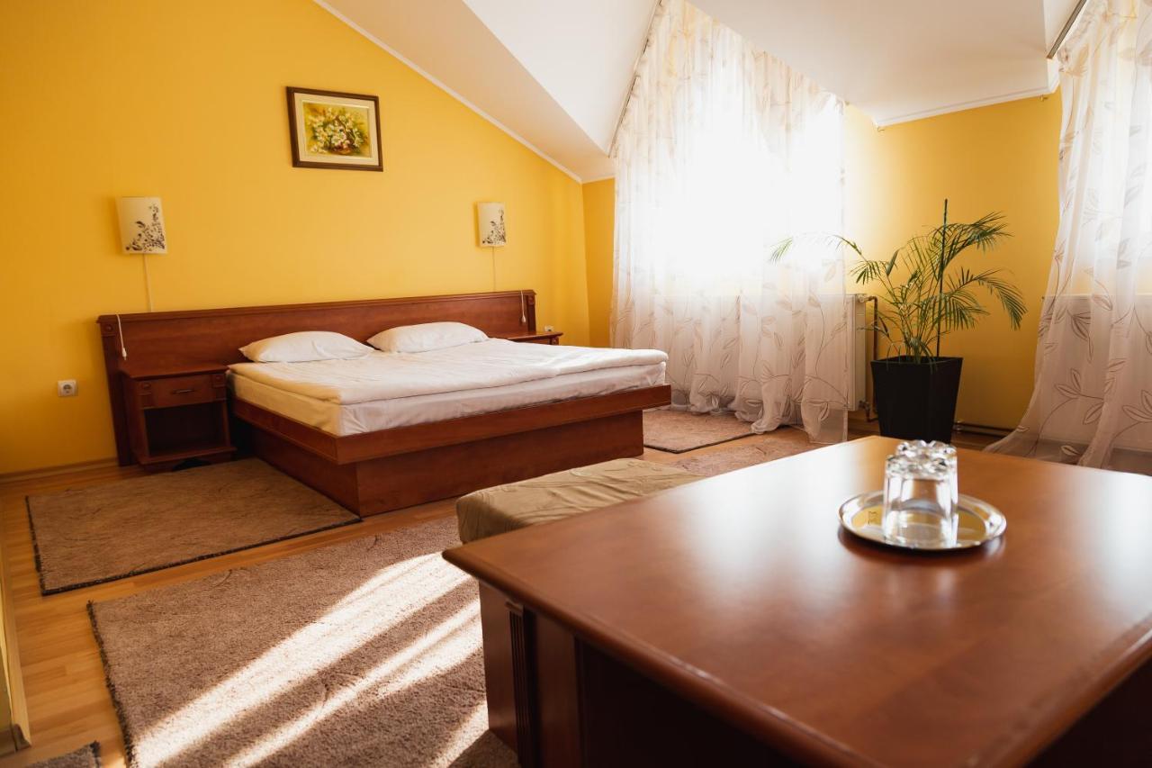 Europe Hotel Uzhhorod Exterior photo